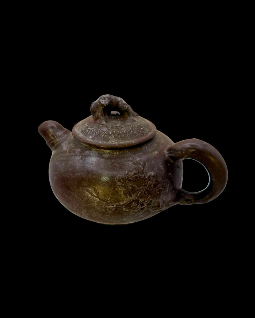 E000135 浮雕紫砂茶壺