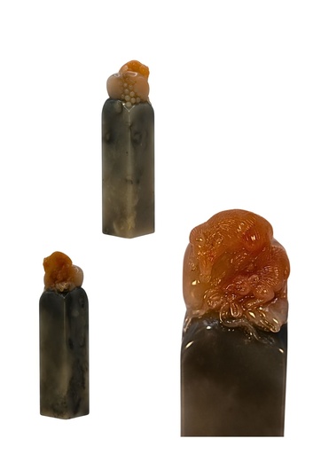 B-044 壽山石坑頭巧色石鼠趣鈕印章