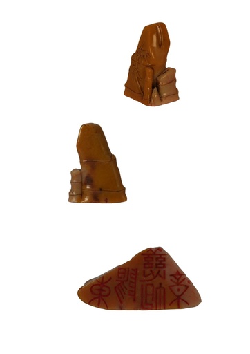 B-062 壽山石旗降舊工節節高陞(竹人款)