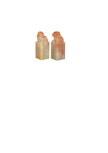 B-084 壽山石紅花善伯凍獅子鈕正方章